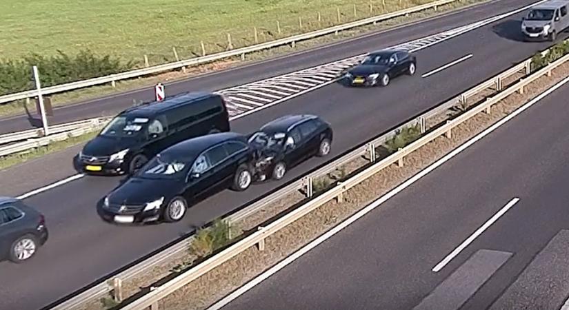 Dupla ráfutásos balesetről posztolt videót a Magyar Közút
