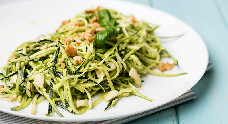 Zöldpesztós cukkini-spagetti tonhallal - Különleges recept, ami jó a szívednek és magas vérnyomás ellen is