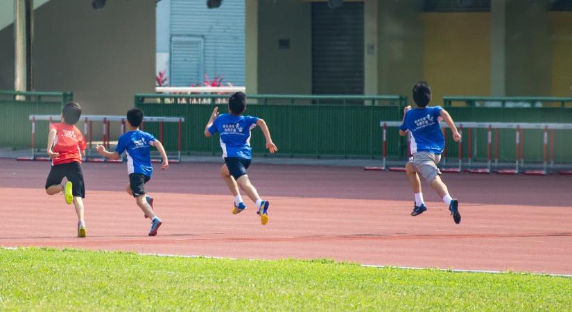 „A túlhajszolt gyerekek mögött a szülő az, aki versenyez” – Bántalmazás-e ha tízéves gyerek maratont fut?