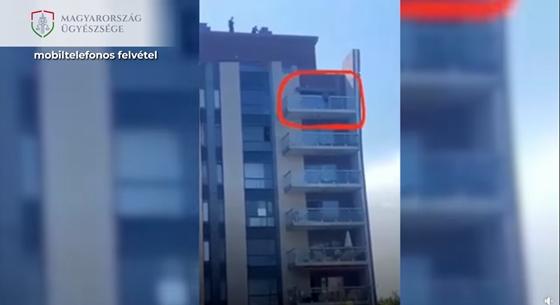 Autós üldözés után egy erkélyen lógva öngyilkossággal fenyegetőzött egy férfi