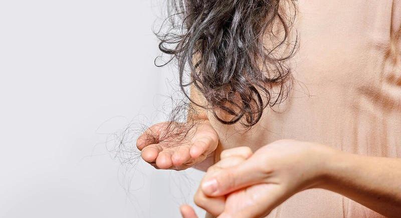 Hajhullást és szexuális diszfunkciót is azonosítottak a hosszú covid legújabb tünetei között