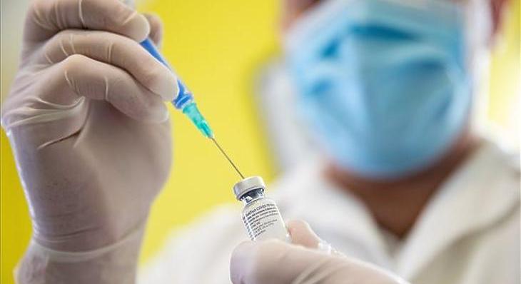 Több mint 1300 koronavírusos beteget ápolnak kórházban