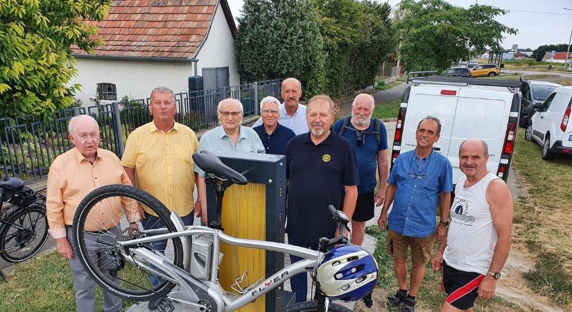 A Rotary Club átadta a harmadik kerékpáros szervizpontot