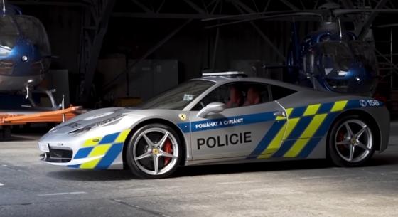 Lefoglalt Ferrarival járőröznek a cseh rendőrök