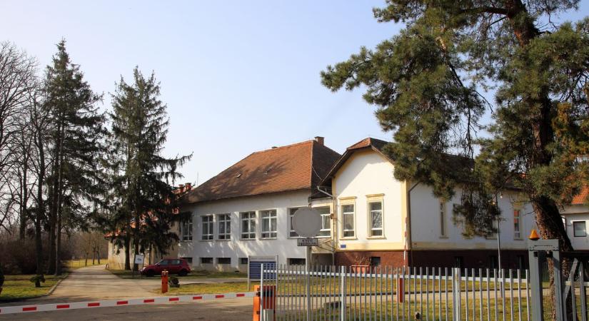 Részleges látogatási tilalom a sárvári kórházban is
