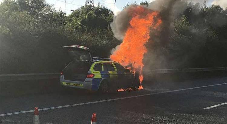 Szándékosan tönkretett motorral adják el a leszerelt rendőr-BMW-ket a britek?