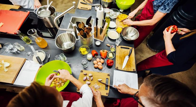 5 fenomenális TikTok-trükk, ami megkönnyíti a zöldségekkel való munkát a konyhádban