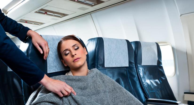 A stewardessek titka: így lehet jól aludni a repülőn