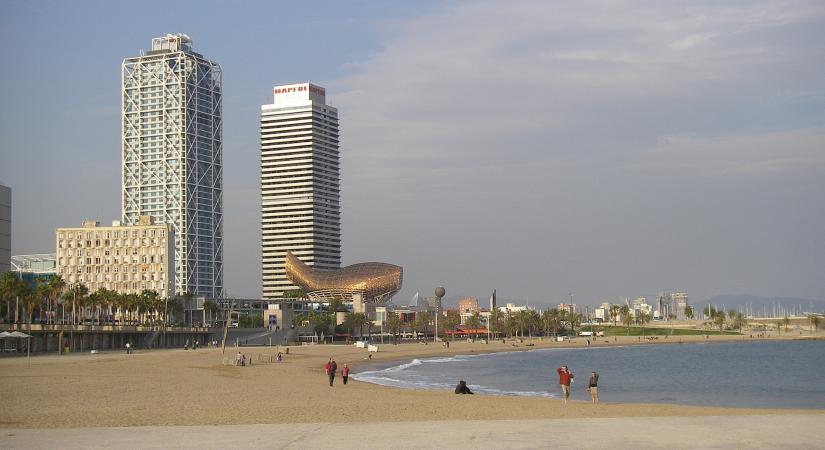 Dohányzási tilalom lépett életbe Barcelona minden tengerparti strandján