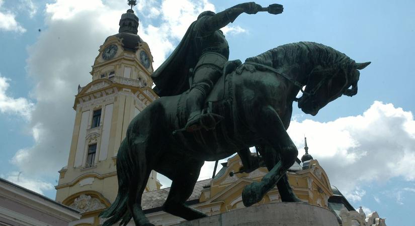 Szoborfelújítások kezdődnek Pécs belvárosában