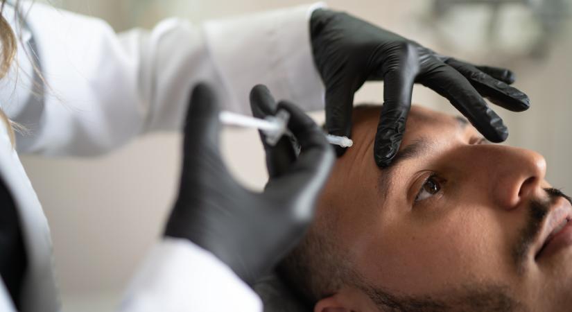 Egyre több férfi megy ezért plasztikai sebészhez: százezrekbe kerül a beavatkozás