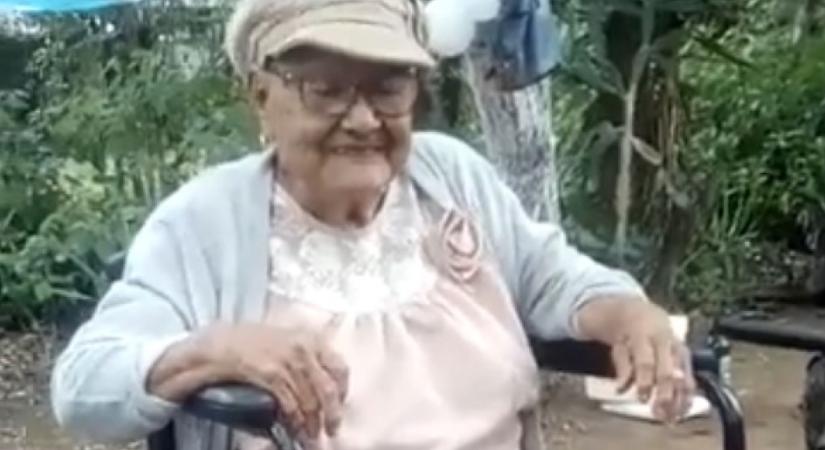 Egy hatalmas péniszt kért a sírjára a 99 éves mexikói dédnagymama