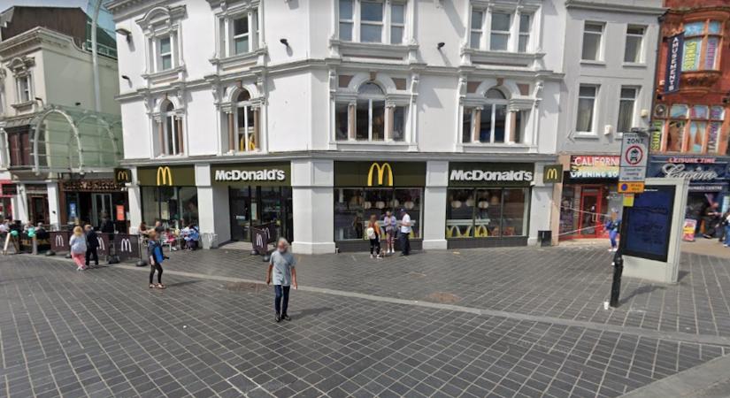 17 órától nem léphetnek be az egyik McDonald’s-ba a 18 év alattiak Liverpoolban