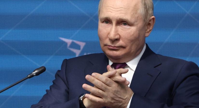 Vlagyimir Putyin: az orosz flotta megvédi a nemzeti érdekeket