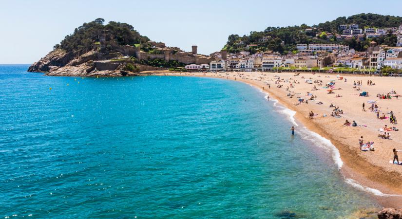Durva tilalom lépett életbe Barcelona minden tengerparti strandján: keményen büntetik, akit megszegi
