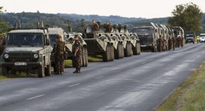 Katonai járművek lepik el a hazai utakat több éjszakán keresztül