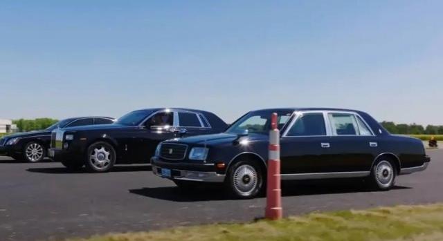 Luxuslimuzinok csatája: legyőzi a Toyota a Rolls-Royce-t?