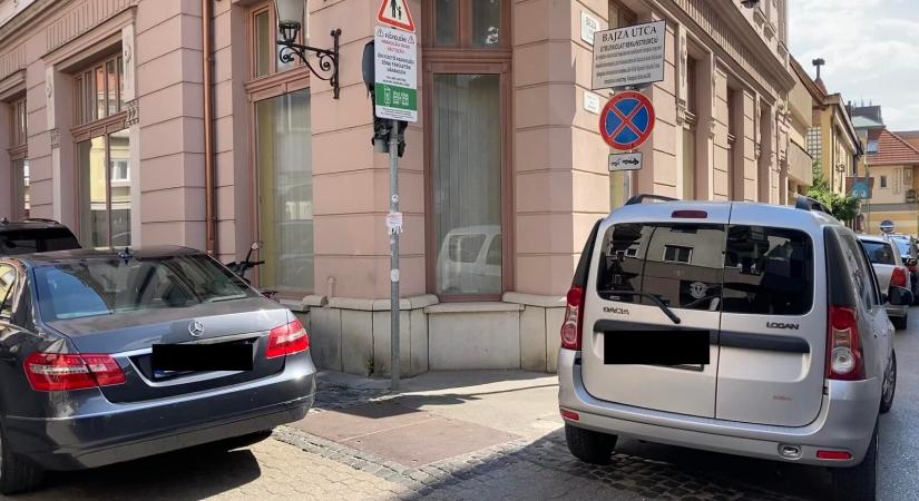 Parkolási káosz van Szeged szívében