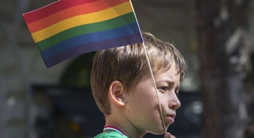Fetisisztákkal filmeztek le egy kislányt a Pride-on