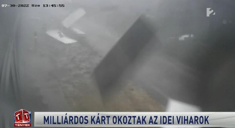 Félelmetes videó: így szakított le napelemeket a pusztító vihar Debrecenben