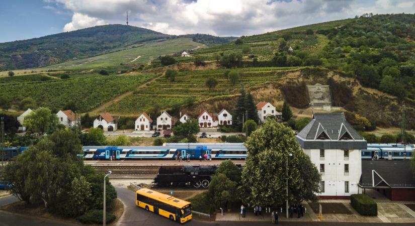 Új, a vonatokhoz csatlakozó autóbuszjáratok indulnak a Tokaj térségében