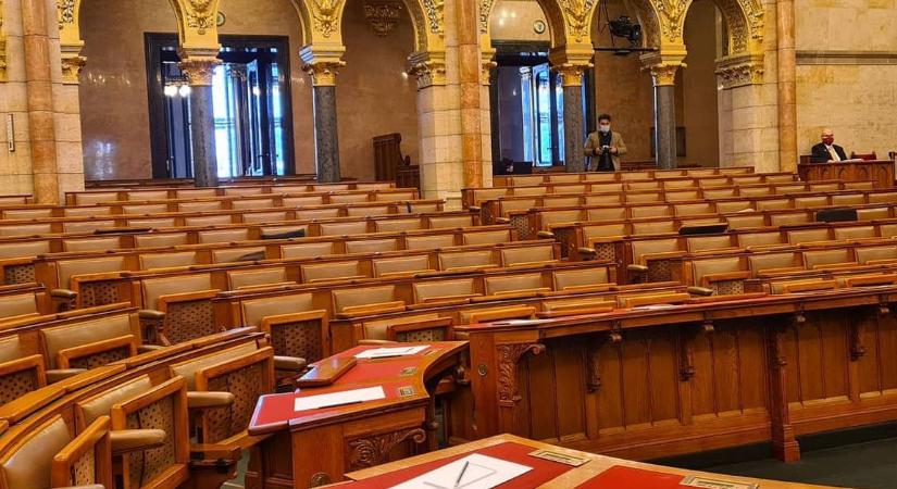 Rendkívüli parlamenti ülés – A Fidesz nélkül