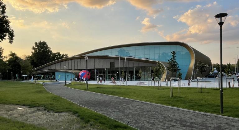 Emlékezetes röplabdameccsel avatták fel a Riz Levente Sportközpontot