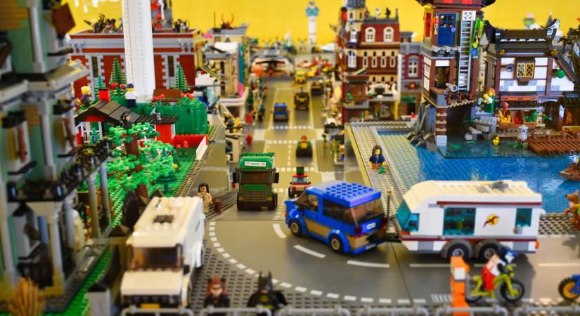Megnyílt Magyarország egyik legnagyobb LEGO kiállítása Balatonaligán