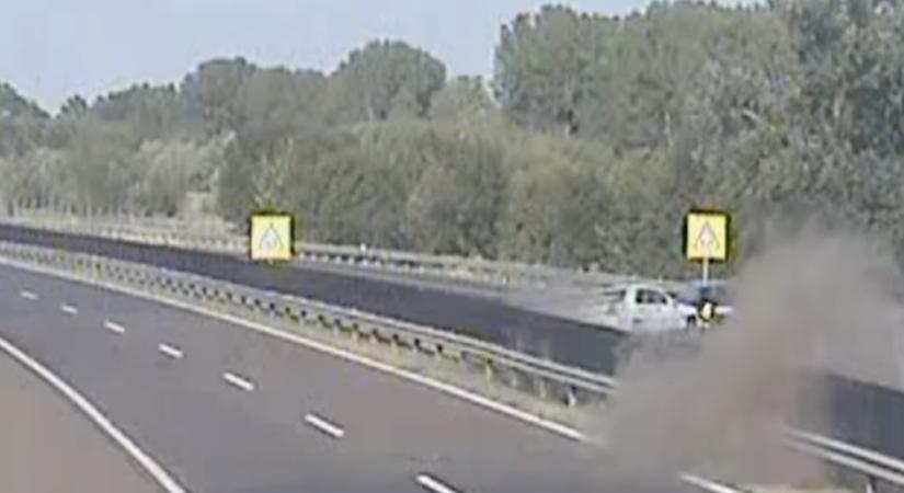 Videón, ahogy részeg sofőr zúzza szét az M3-as szalagkorlátját