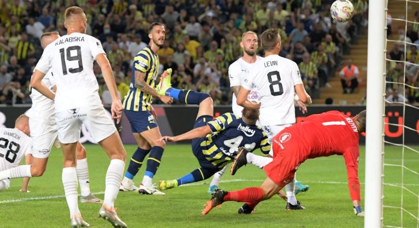 Szalai Attila látványos gólt lőtt, de nem adták meg