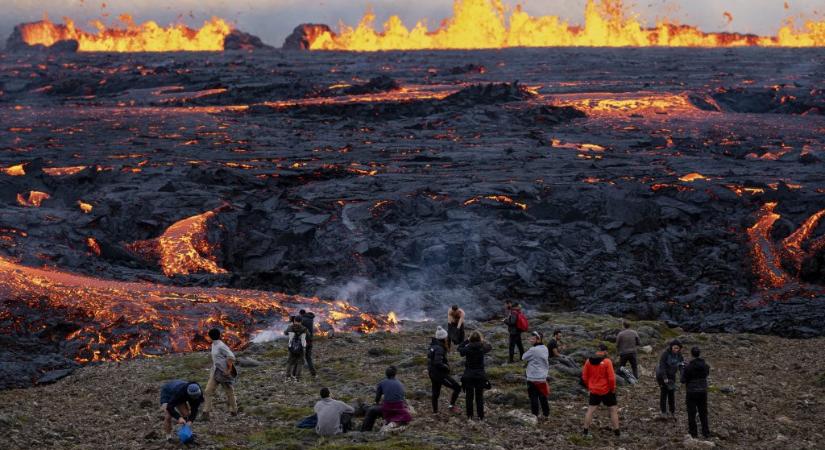 Két turista megsérült az izlandi vulkánkitörés közelében