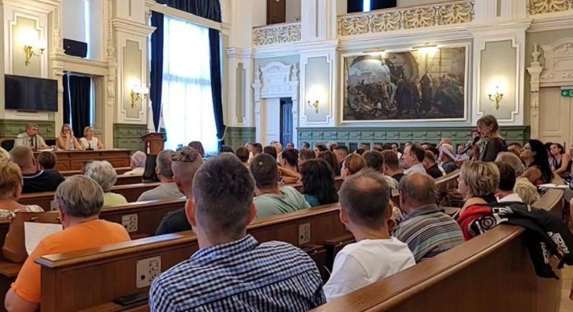 Ipari Park-bővítés: felháborodott szentivániakkal telt meg a győri városháza
