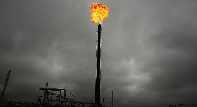 Lángra gyújtották az oroszok az európai földgázkészleteket, ahogy leállították a szállításokat