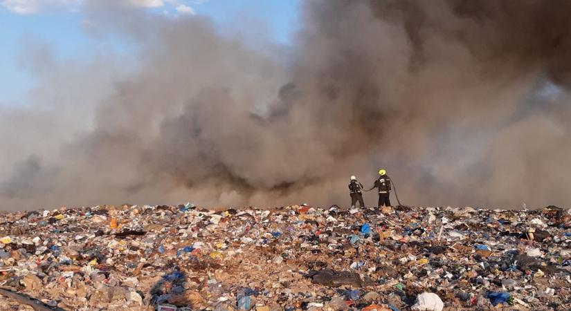Így égett a hulladéklerakó Szeged és Sándorfalva között - fotók