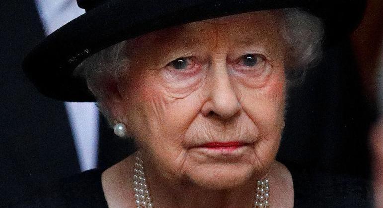 Erzsébet királynő gyászol