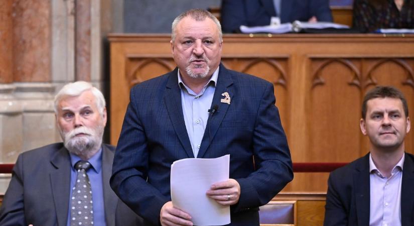 A kormány feljelenti a rémhírterjesztő MSZP-s politikust