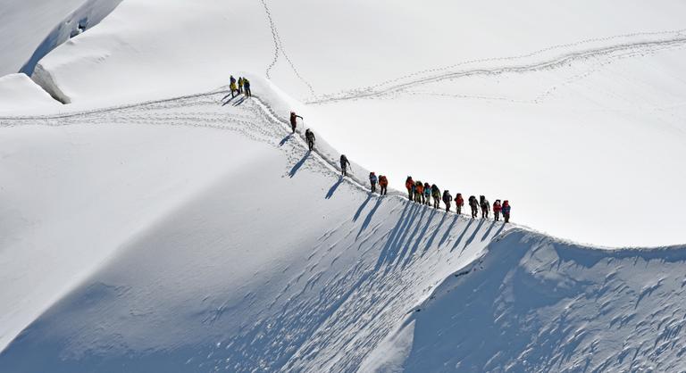 A rengeteg baleset miatt fizetőssé tennék a Mont Blanc megmászását