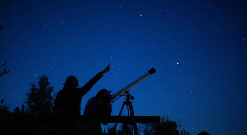 Tömegek kémlelik az égboltot országszerte a következő napokban: izgalmas programok várják a csillagok szerelmeseit