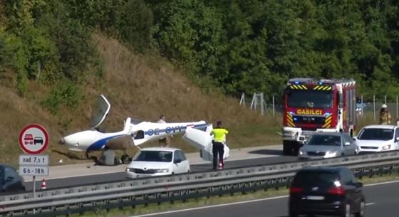 Videó: az autópályára szállt le egy kisrepülőgép Szlovéniában