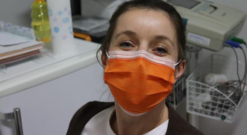 Egyre több szakember javasolja újra a maszk használatát