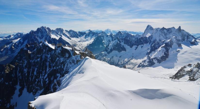 54 év után találták meg a lezuhant repülő roncsait az Alpokban