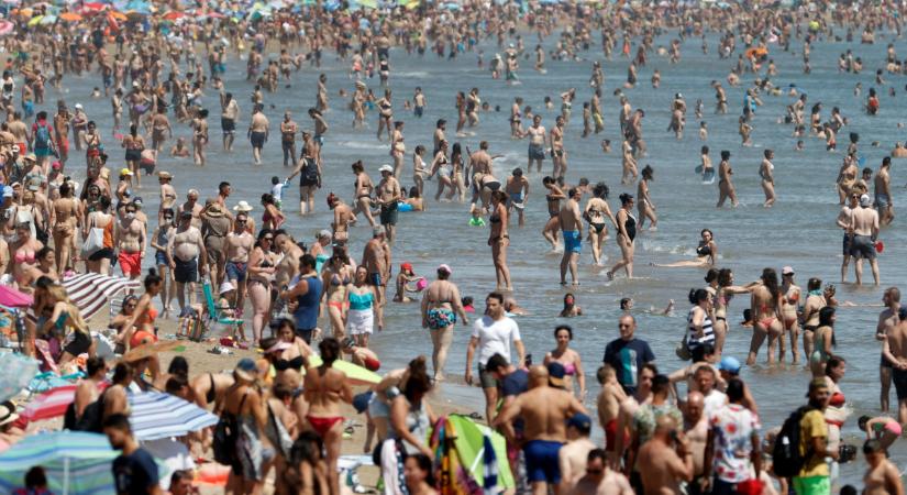 Súlyos pénzbírság vár két horvát strand területfoglalóira