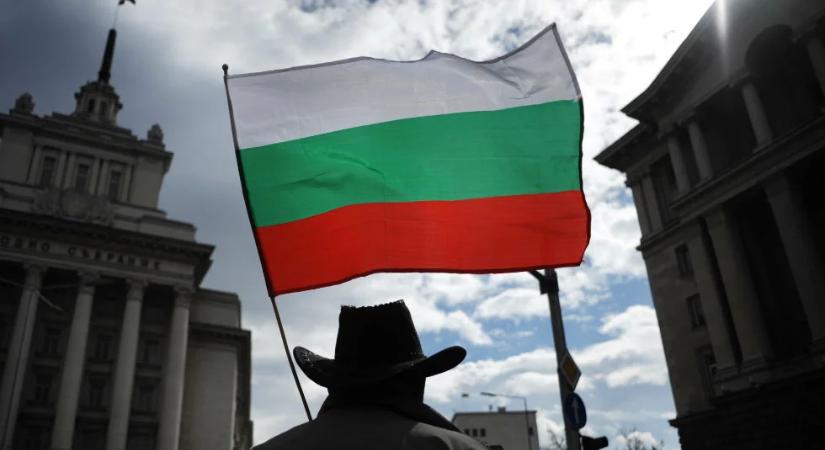 Bulgária titokban Lengyelországon keresztül szállított több ezer tonna fegyvert Ukrajnának