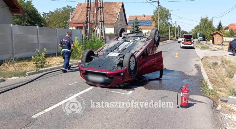 Két autó ütközött Szolnokon