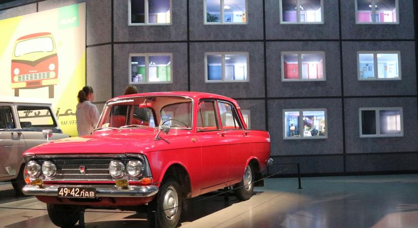 Brezsnyev összetört Rolls-Royce-a, Sztálin páncélautója, ZIL versenyautó: ha Rigában jársz, ne hagyd ki az autómúzeumot!