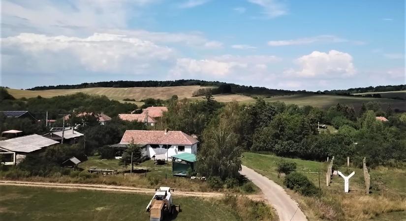Egy holland férfi megvett egy magyar falut, idén már fesztivált szervez benne + videó