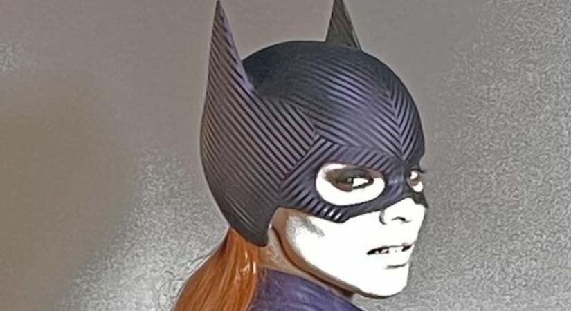 A Batgirl rendezője megosztott egy fotót, amelyen Michael Keaton Batmanje is feltűnik