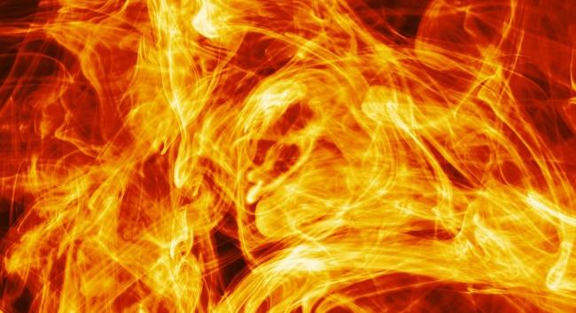 Családi házakat veszélyeztet a tűz Nádudvaron
