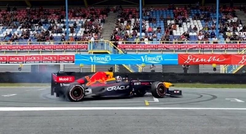 Assenben bemutatózott Coulthard és a Red Bull – videó