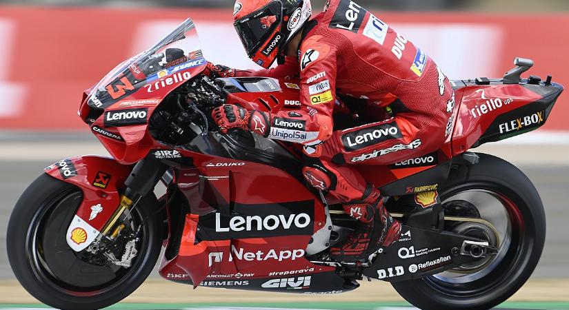 MotoGP: Zarco az élről bukott, Bagnaia győzött Silverstone-ban!